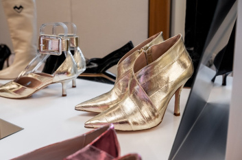 Fotoservizio/FW 22-23/WOMEN/PRESENTAZIONE/MARIO VALENTINO/DP2/18
