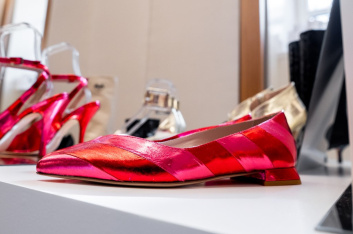 Fotoservizio/FW 22-23/WOMEN/PRESENTAZIONE/MARIO VALENTINO/DP2/11