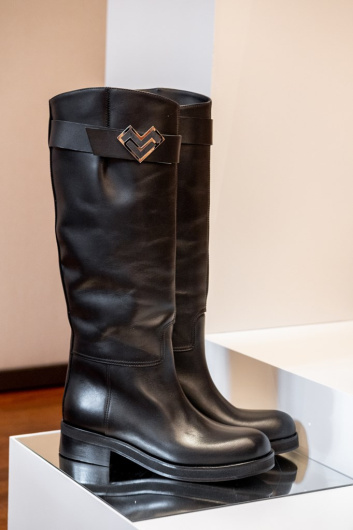 Fotoservizio/FW 22-23/WOMEN/PRESENTAZIONE/MARIO VALENTINO/DP2/34