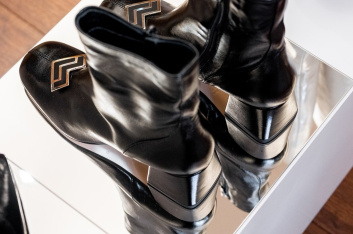 Fotoservizio/FW 22-23/WOMEN/PRESENTAZIONE/MARIO VALENTINO/DP2/35