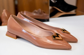 Fotoservizio/FW 22-23/WOMEN/PRESENTAZIONE/MARIO VALENTINO/DP2/30