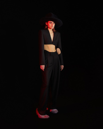 Fotoservizio/FW 22-23/WOMEN/PRESENTAZIONE/SSHEENA/DP2/3