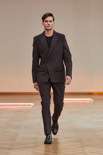Fotoservizio/FW 22-23/WOMEN/PRESENTAZIONE/RAMZEN/DP2/3