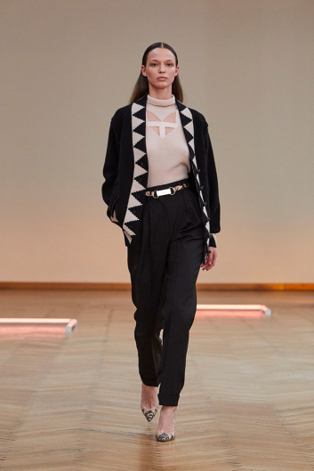 Fotoservizio/FW 22-23/WOMEN/PRESENTAZIONE/RAMZEN/DP2/22