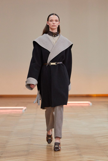 Fotoservizio/FW 22-23/WOMEN/PRESENTAZIONE/RAMZEN/DP2/16