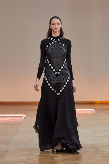 Fotoservizio/FW 22-23/WOMEN/PRESENTAZIONE/RAMZEN/DP2/24