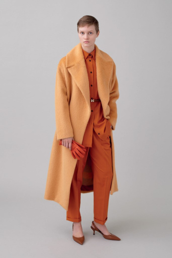 Fotoservizio/FW 22-23/WOMEN/PRESENTAZIONE/KITON/DP2/4