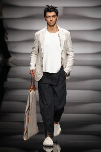 Fotoservizio/SS 2023/MEN/SFILATA/EMPORIO ARMANI/DP2/12