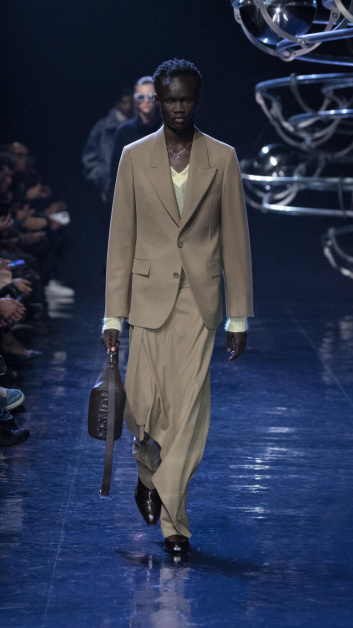 Fotoservizio/FW 23-24/MEN/SFILATA/FENDI/DP2/32