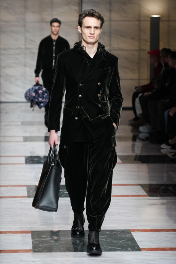 Fotoservizio/FW 23-24/MEN/SFILATA/GIORGIO ARMANI/DP2/1