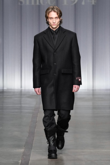 Fotoservizio/FW 23-24/WOMEN/SFILATA/ICEBERG/DP2/1