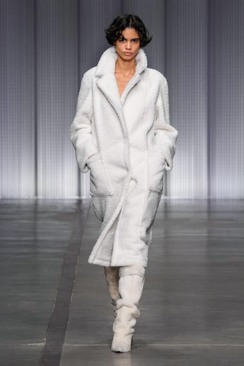 Fotoservizio/FW 23-24/WOMEN/SFILATA/ICEBERG/DP2/12