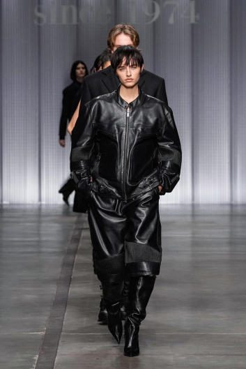Fotoservizio/FW 23-24/WOMEN/SFILATA/ICEBERG/DP2/9