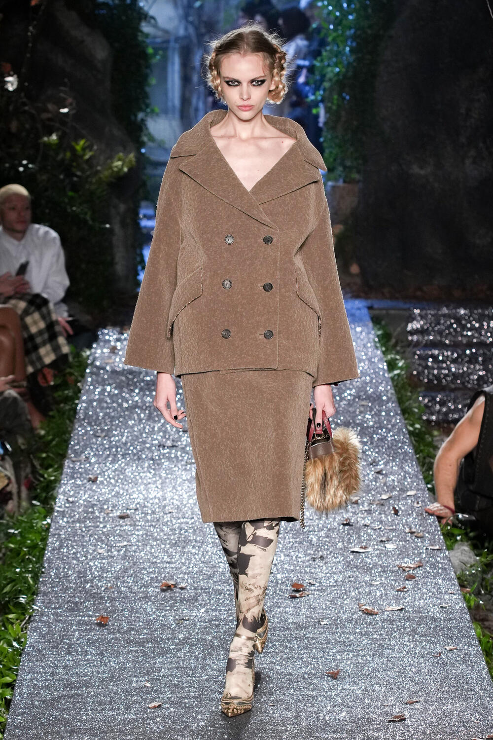 Fotoservizio/FW 23-24/WOMEN/SFILATA/ANTONIO MARRAS/DP2/4