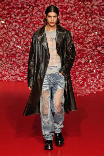 Fotoservizio/FW 23-24/WOMEN/SFILATA/DIESEL/DP2/3
