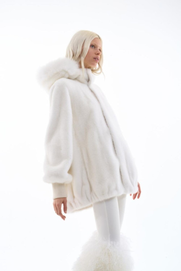 Fotoservizio/FW 23-24/WOMEN/PRESENTAZIONE/SIMONETTA RAVIZZA/DP2/16