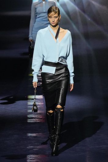 Fotoservizio/FW 23-24/WOMEN/SFILATA/FENDI/DP2/0