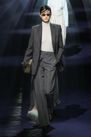 Fotoservizio/FW 23-24/WOMEN/SFILATA/FENDI/DP2/12