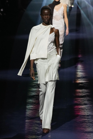 Fotoservizio/FW 23-24/WOMEN/SFILATA/FENDI/DP2/2