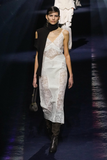 Fotoservizio/FW 23-24/WOMEN/SFILATA/FENDI/DP2/3