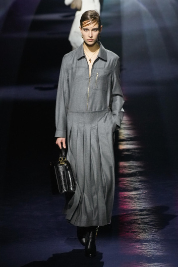 Fotoservizio/FW 23-24/WOMEN/SFILATA/FENDI/DP2/0