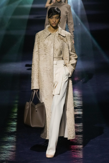 Fotoservizio/FW 23-24/WOMEN/SFILATA/FENDI/DP2/12