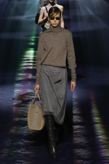 Fotoservizio/FW 23-24/WOMEN/SFILATA/FENDI/DP2/13