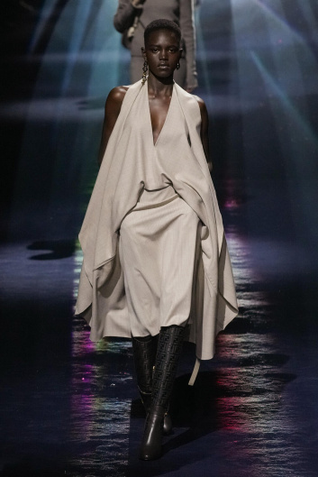Fotoservizio/FW 23-24/WOMEN/SFILATA/FENDI/DP2/10