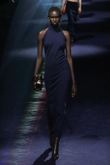 Fotoservizio/FW 23-24/WOMEN/SFILATA/FENDI/DP2/23