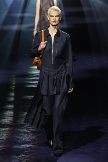 Fotoservizio/FW 23-24/WOMEN/SFILATA/FENDI/DP2/26