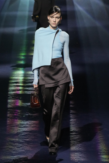 Fotoservizio/FW 23-24/WOMEN/SFILATA/FENDI/DP2/17