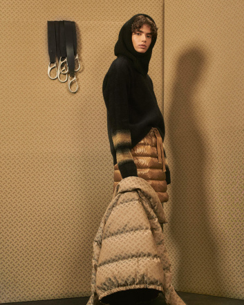 Fotoservizio/FW 23-24/WOMEN/PRESENTAZIONE/HERNO/DP2/1