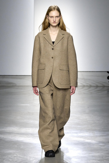 Fotoservizio/FW 23-24/WOMEN/SFILATA/ONITSUKA TIGER/DP2/0