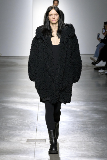 Fotoservizio/FW 23-24/WOMEN/SFILATA/ONITSUKA TIGER/DP2/7