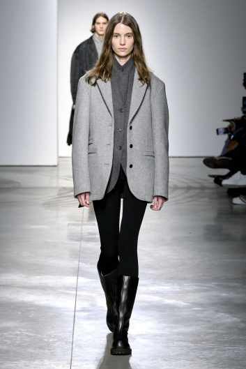 Fotoservizio/FW 23-24/WOMEN/SFILATA/ONITSUKA TIGER/DP2/11