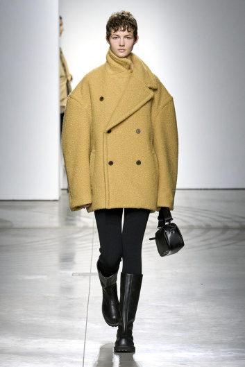 Fotoservizio/FW 23-24/WOMEN/SFILATA/ONITSUKA TIGER/DP2/3