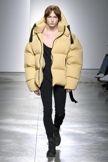 Fotoservizio/FW 23-24/WOMEN/SFILATA/ONITSUKA TIGER/DP2/17