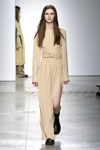 Fotoservizio/FW 23-24/WOMEN/SFILATA/ONITSUKA TIGER/DP2/20