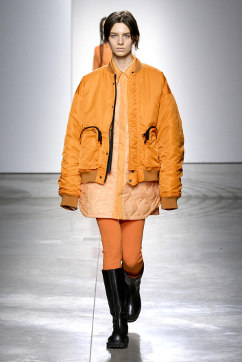 Fotoservizio/FW 23-24/WOMEN/SFILATA/ONITSUKA TIGER/DP2/28
