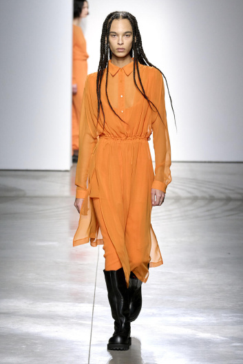 Fotoservizio/FW 23-24/WOMEN/SFILATA/ONITSUKA TIGER/DP2/29