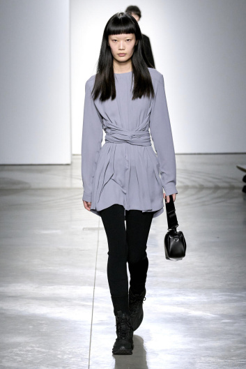 Fotoservizio/FW 23-24/WOMEN/SFILATA/ONITSUKA TIGER/DP2/32
