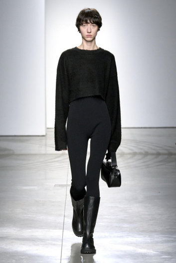 Fotoservizio/FW 23-24/WOMEN/SFILATA/ONITSUKA TIGER/DP2/33