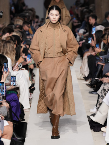 Fotoservizio/FW 23-24/WOMEN/SFILATA/MAX MARA/DP2/5