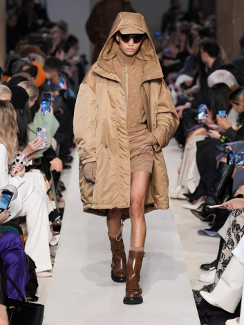 Fotoservizio/FW 23-24/WOMEN/SFILATA/MAX MARA/DP2/6
