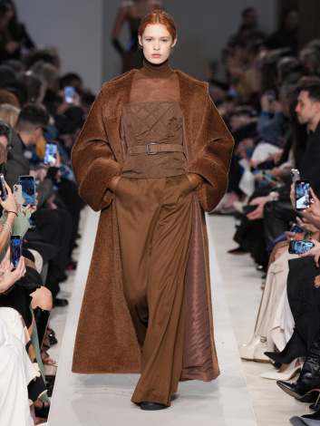 Fotoservizio/FW 23-24/WOMEN/SFILATA/MAX MARA/DP2/0