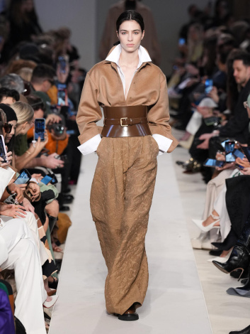 Fotoservizio/FW 23-24/WOMEN/SFILATA/MAX MARA/DP2/0