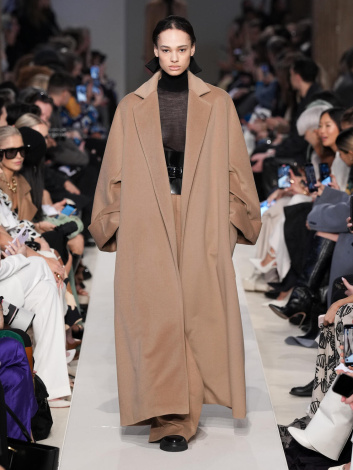 Fotoservizio/FW 23-24/WOMEN/SFILATA/MAX MARA/DP2/1