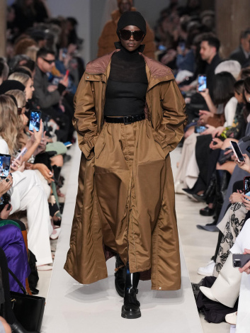 Fotoservizio/FW 23-24/WOMEN/SFILATA/MAX MARA/DP2/6