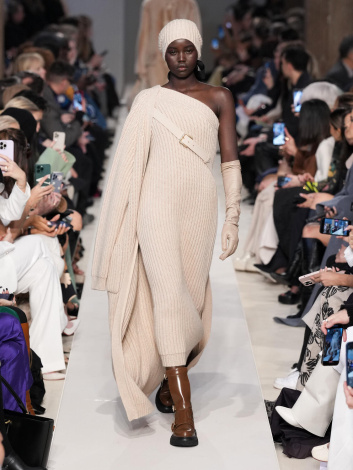 Fotoservizio/FW 23-24/WOMEN/SFILATA/MAX MARA/DP2/8