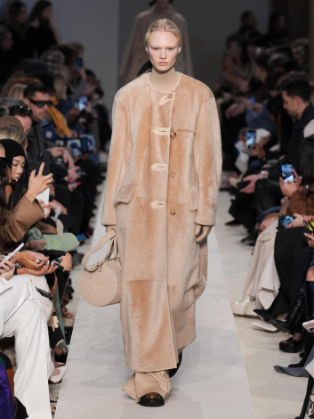 Fotoservizio/FW 23-24/WOMEN/SFILATA/MAX MARA/DP2/9